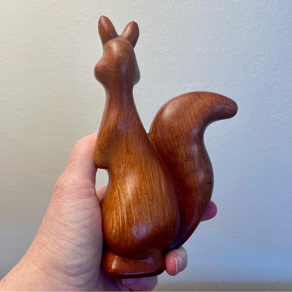 ❤️SOLD❤️Vintage 1960s faux wooden squirrel figurine, rhinestone eyes Hong Kong - Picture 2 of 6